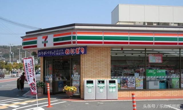 中国游客在日本买特产,2斤清酒5片牛肉,付款时