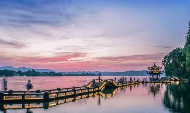 墨西哥人到中国游玩,3秒后愣住了:为什么要骗