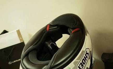 摩托头盔开箱对比评测:Shoei GT-AIR vs Shark