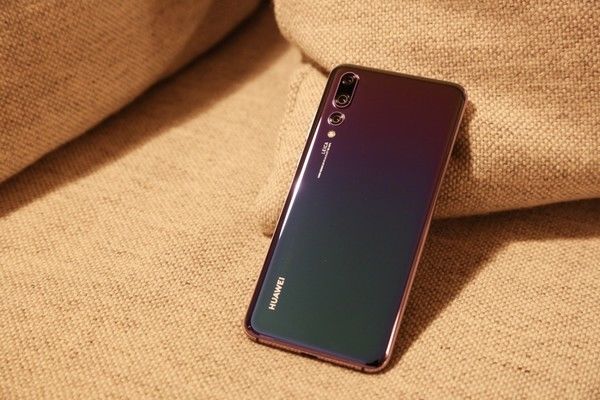 京东618购物狂欢节之夜 总有手机适合你