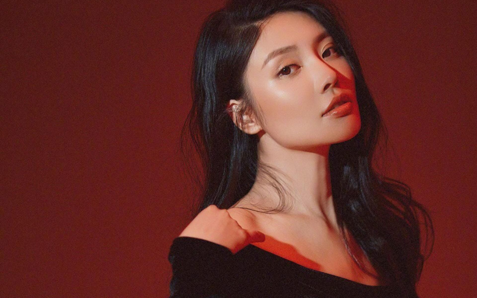 徐冬冬性感丰满高清桌面壁纸