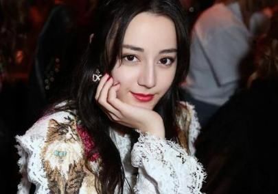 迪丽热巴那些年扎过的发型,就服她的哪吒头