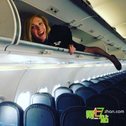 国外空姐已玩疯!被塞进行李架