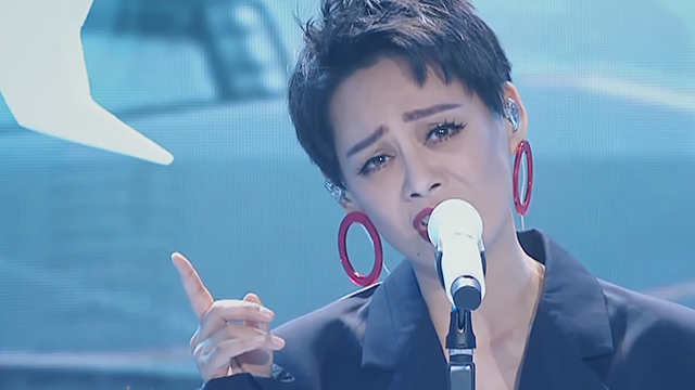 宁静深情翻唱华晨宇《烟火里的尘埃》 宁静深情翻唱华晨宇《烟火里的尘埃》