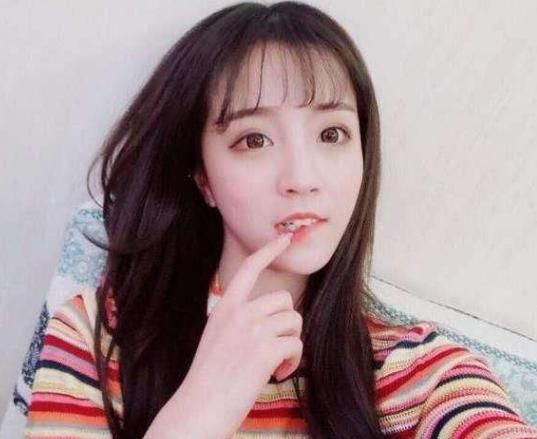 莉哥某活动现场唱成名曲无美颜滤镜,网友:网红