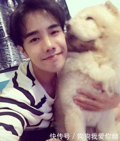 29岁赵丽颖与弟弟赵建飞合照遭公开, 网友大呼