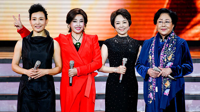 “四大女神”展一代芳华 与男嘉宾唱响时代歌声