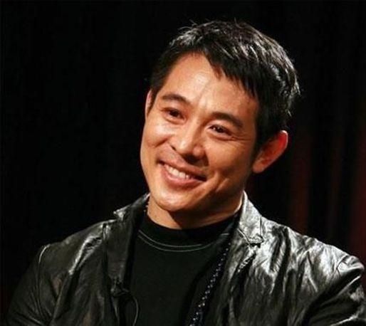 李连杰重入中国国籍引争议,却被知情人说出真