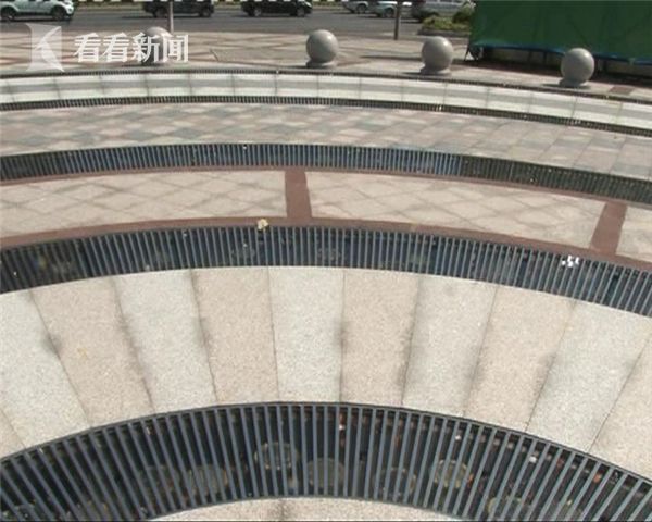 喷泉突然喷出10米高水柱 6岁女童下体被击伤 喷泉突然喷出10米高水柱 6岁女童下体被击伤