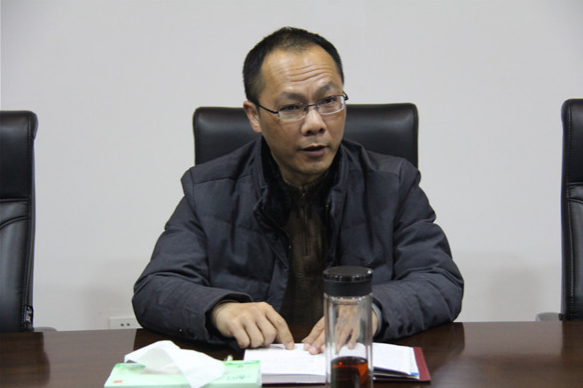 党组成员,办公室主任龚平总结办公室工作