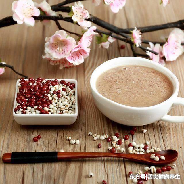 女人怕老不要慌,每天坚持吃些碱性食物,补充胶