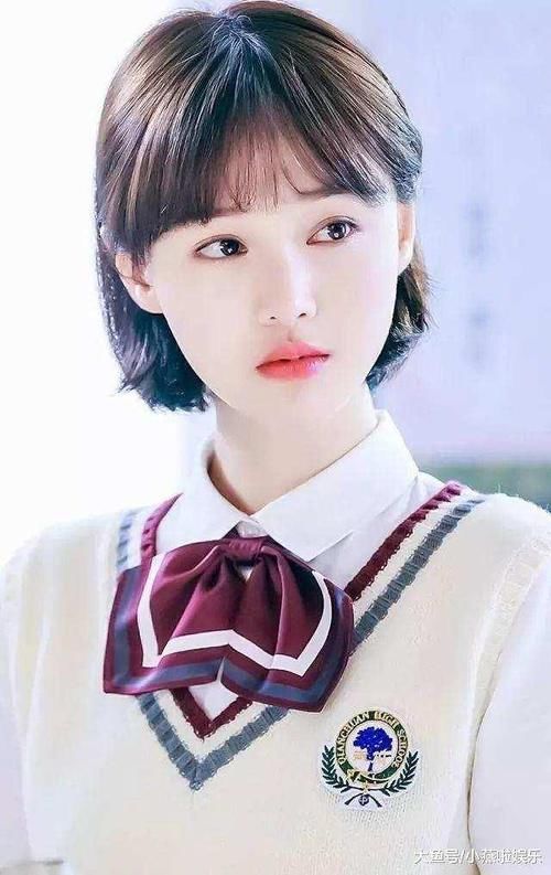 女星穿校服,张雪迎、谭松韵清纯,郑爽楚楚动人