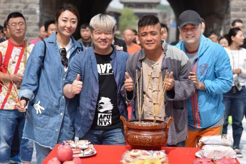 电影《孟响的梦之你想嘎哈》在棋盘山影视城爆笑开机