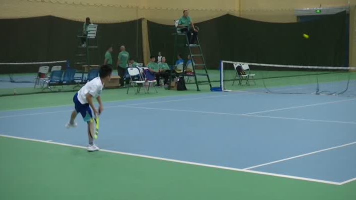 省运会青少年部网球比赛开赛,临时改变场馆凸