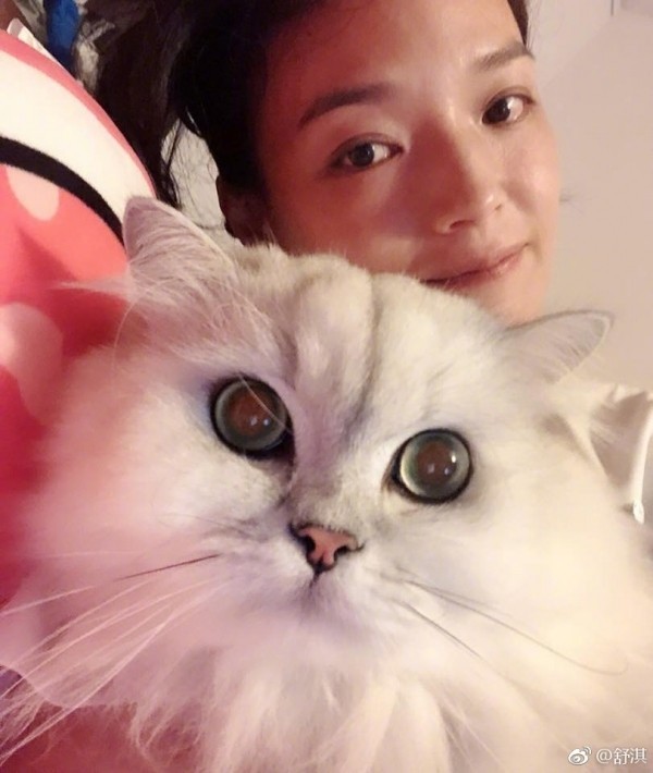 看多了女明星妆发完美 但就爱舒淇素颜真实的样子