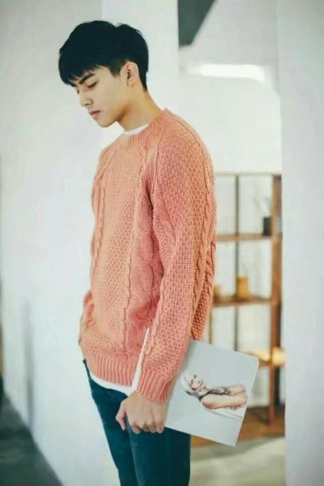 王俊凯穿粉色感觉谈恋爱了,易烊千玺可爱,胡一