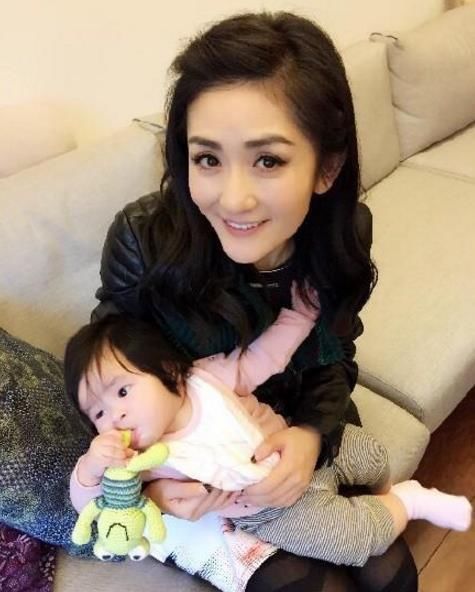 谢娜生子一天1万,那英生子5天12万,都比不过她7天花费上百万!