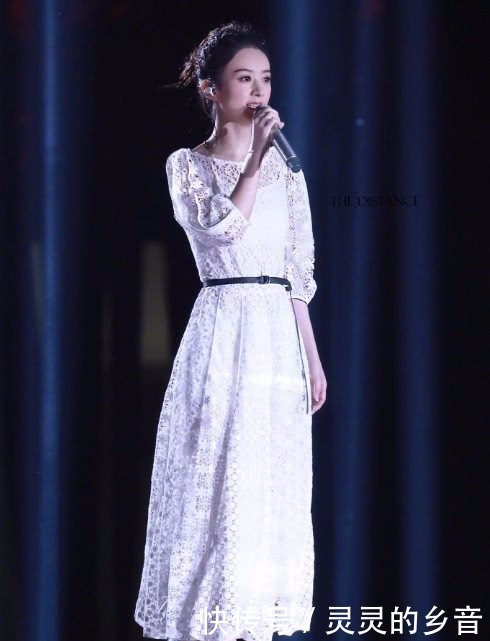 赵丽颖穿平底鞋也能自带气场脱下高跟鞋,照样