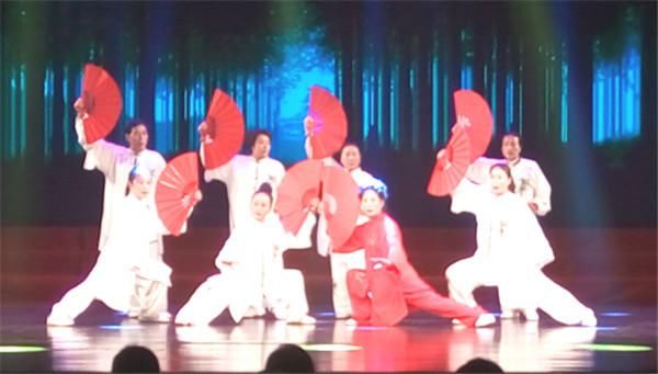 河北唐山首届敬老春晚在唐山青少年宫成功举