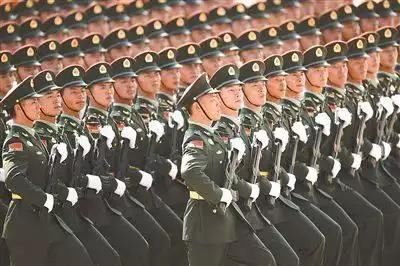 科普:集团军军长是正厅级, 那大军区司令是什么级别