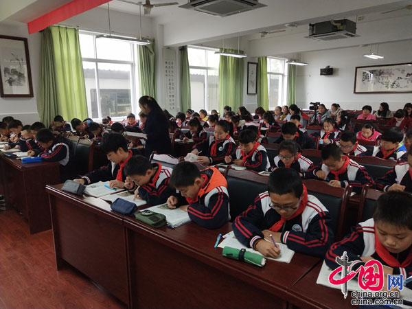 成都天府新区教师发展中心张晓蓉老师到白沙小