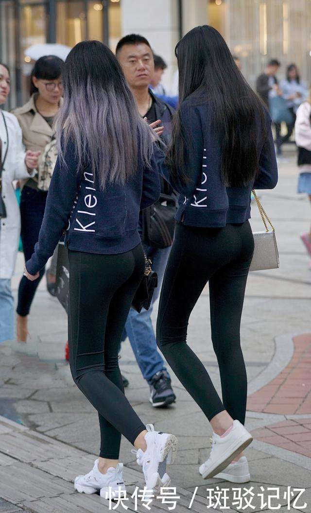 街拍:图四小姐姐粉色阔腿裤配吊带上衣,原来裤