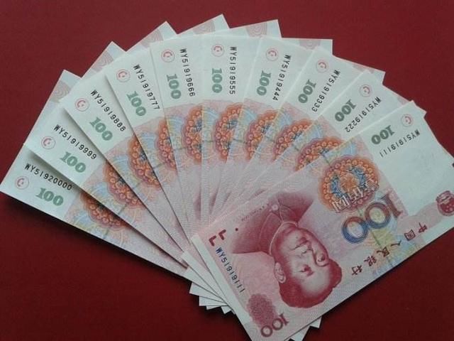 现在用的100元纸币是这样的,价值135元一张,你钱包里有吗?