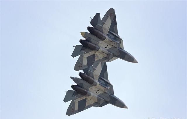 中国歼-20隐形战机列装,印度中止轻型战机采购