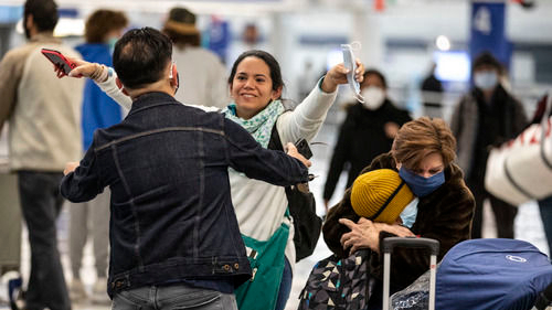 痛失至亲女子哭求“都别聚会了” 美国感恩节预计5000万人出行 痛失至亲女子哭求“都别聚会了” 美国感恩节预计5000万人出行