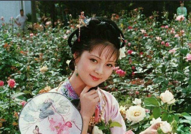 薛宝钗是鬼?红楼梦书里就有证据