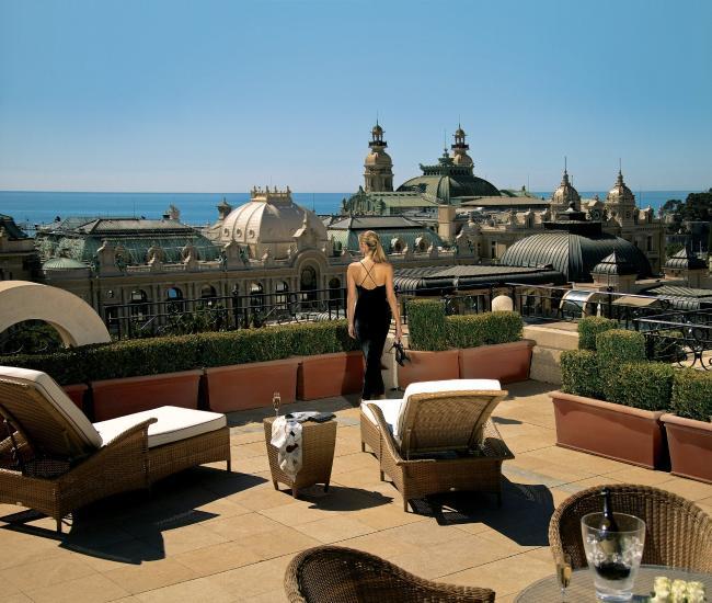 向老佛爷致敬,除了买一件香奈儿,还要住进他