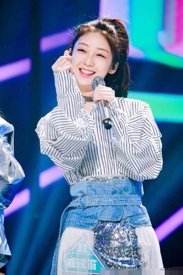 《创造101》谁最有钱?穿限量版袜子的吴宣仪