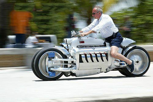 最快摩托车道奇“战斧”值330万 中国小哥6千元拿下