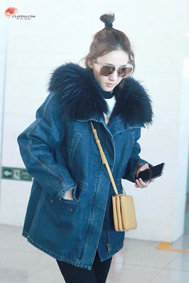 王丽坤和徐璐同素颜现身机场,明明相差9岁王丽