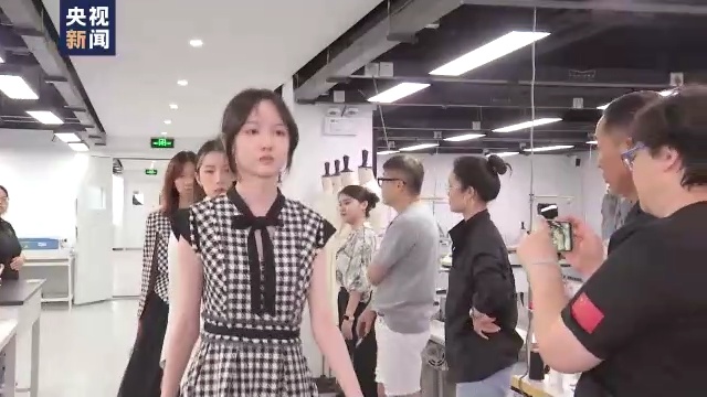 奋斗者 正青春丨胡萍：一针一线成就能工巧匠