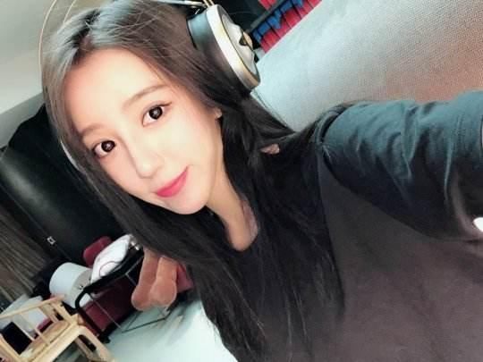 斗鱼女主播呆妹儿早年照片流出,人设瞬间崩塌,网友表示不能接受