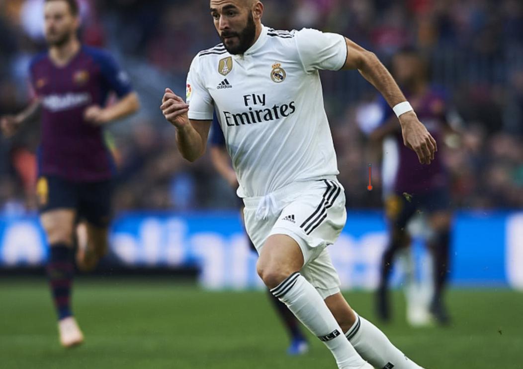 惨败!皇马1-5巴萨,苏亚雷斯帽子戏法,球迷:没C