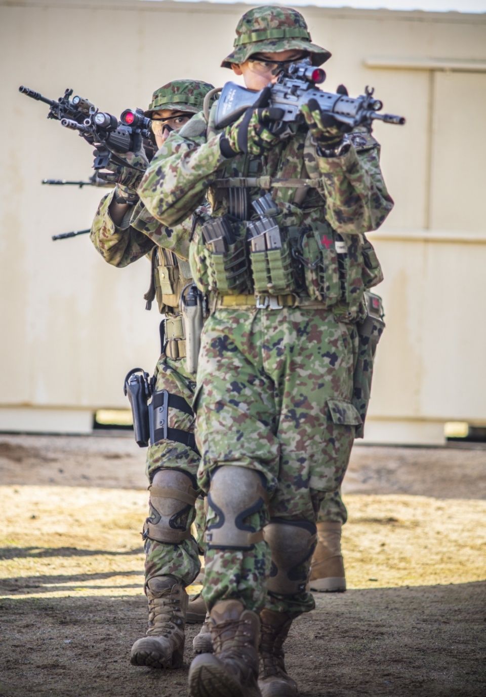 最近,在美国加利福尼亚州海军陆战队基地里,一小部日本陆上自卫队队员