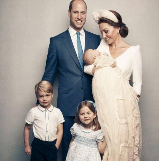 凯特王妃一家五口亮相,乔治帅气,夏洛特可爱,小路易最像妈妈!