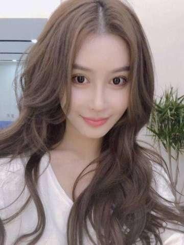 主播死亡宣告发女友做头发合影照片,网友:你在