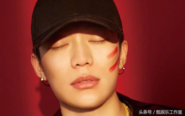 下一个被粉丝作死的明星?蔡徐坤抽烟惹争议,粉