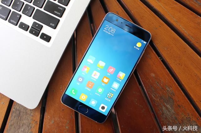手机市场线下卖得最好的4款手机,你喜欢哪一款