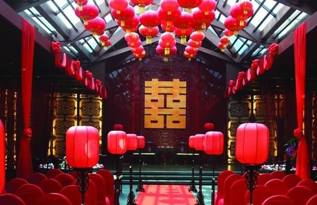 万,回礼时却只有一床被子,把被子撕裂却后悔了