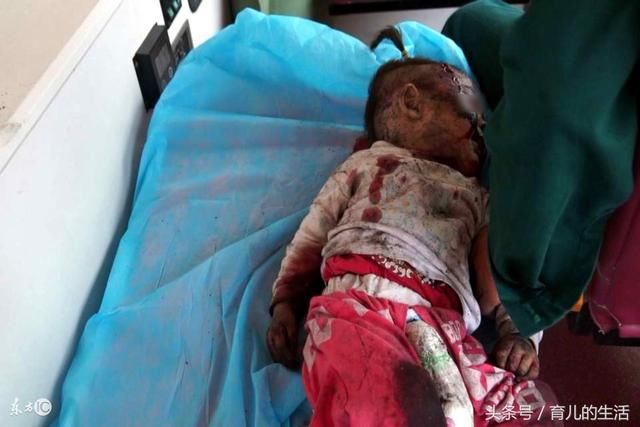 3岁孩子不幸车祸身亡,监控得知真相,宝妈怒打司机!