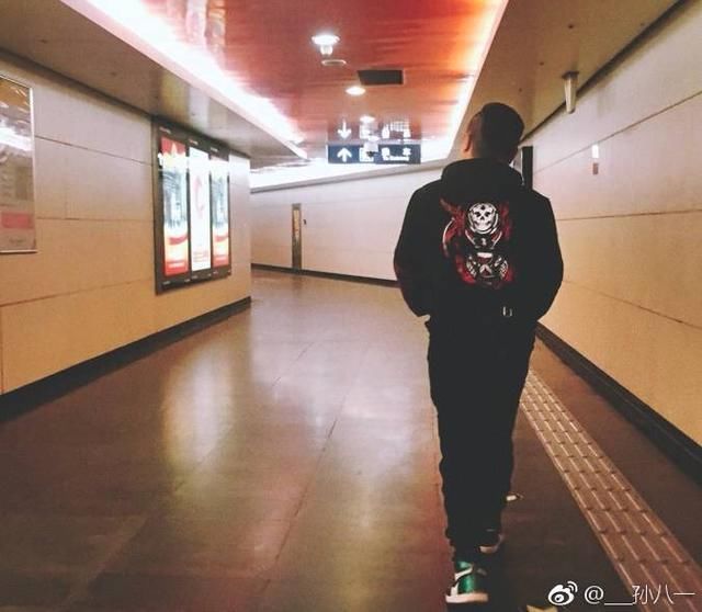 AJ1黑脚趾发售量大?看完AJ1的前世今生 再决