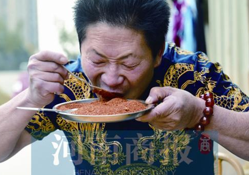 男子能吃辣死大象的辣椒:想创能吃辣世界纪录