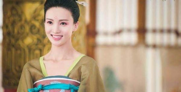 接连死了两任丈夫,女子询问:我该嫁给谁,丫鬟:该