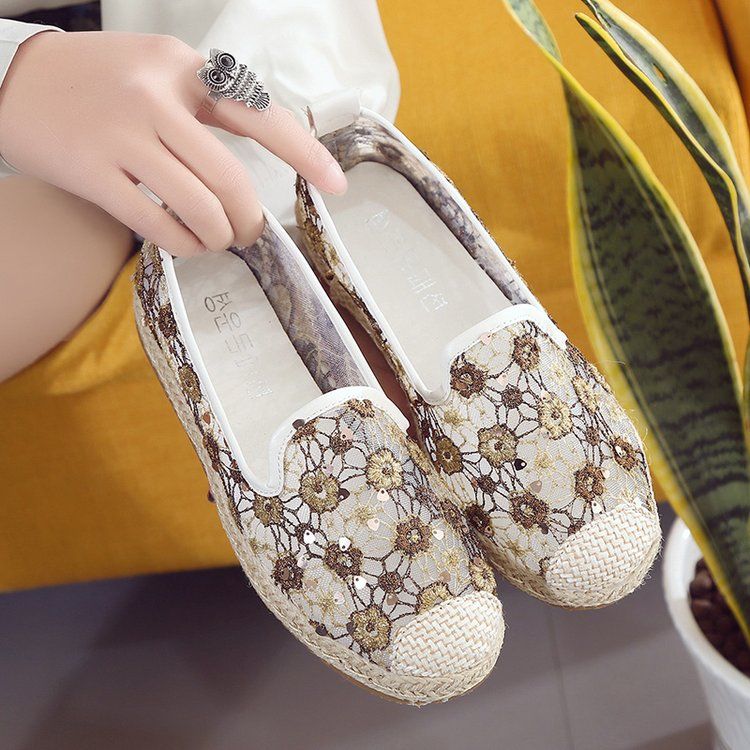 别再小白鞋,今年流行的女鞋是懒人鞋,老婆一口