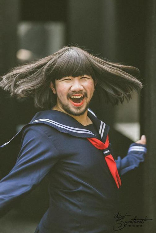 泰国小哥拍写真"你最爱的学生妹" 网友:辣眼睛