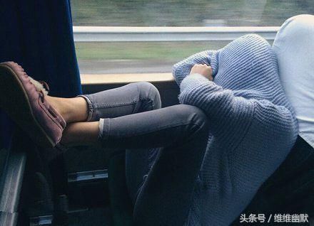 每日一逗：老铁们，快看，我媳妇睡着了